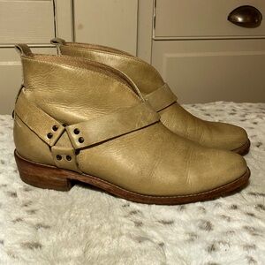 KOOLABURRA BY UGG Santa Barbara Dame Harness Ankle Bootie 7 Tan Leather EUC